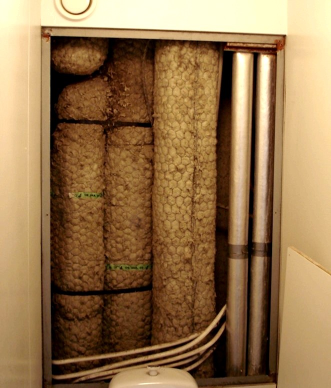 Aislamiento acústico del elevador de alcantarillado en el apartamento