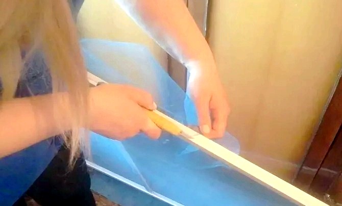 Cómo hacer una mosquitera en una ventana de plástico con sus propias manos