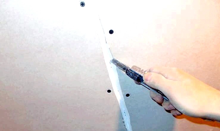 Cómo masilla paneles de yeso para papel tapiz y pintura: orden de trabajo, esquinas, costuras