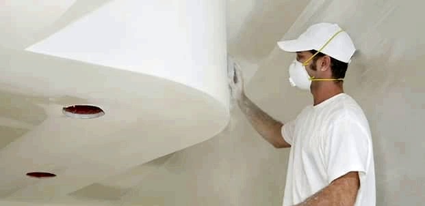 Cómo masillar el techo para pintar o papel tapiz con sus propias manos