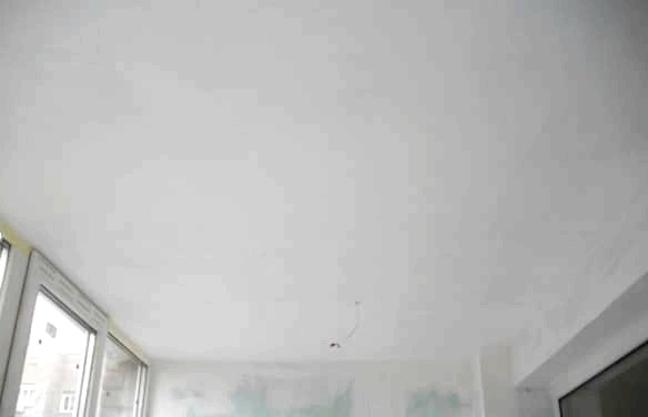 Cómo masillar el techo para pintar o papel tapiz con sus propias manos