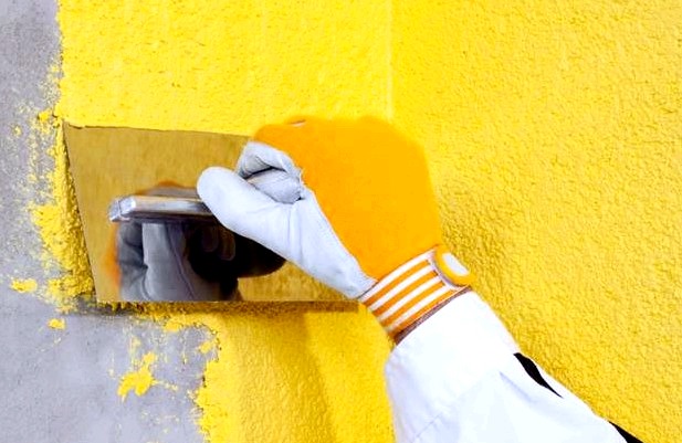 Cómo aplicar papel tapiz líquido a la pared