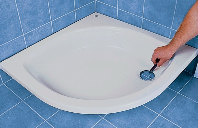 Cómo instalar un plato de ducha con las manos