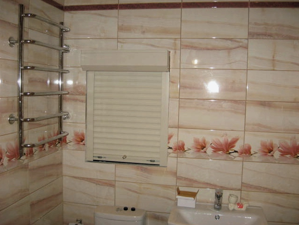 ¿Qué tan práctico es el uso de persianas en el baño, sus variedades?
