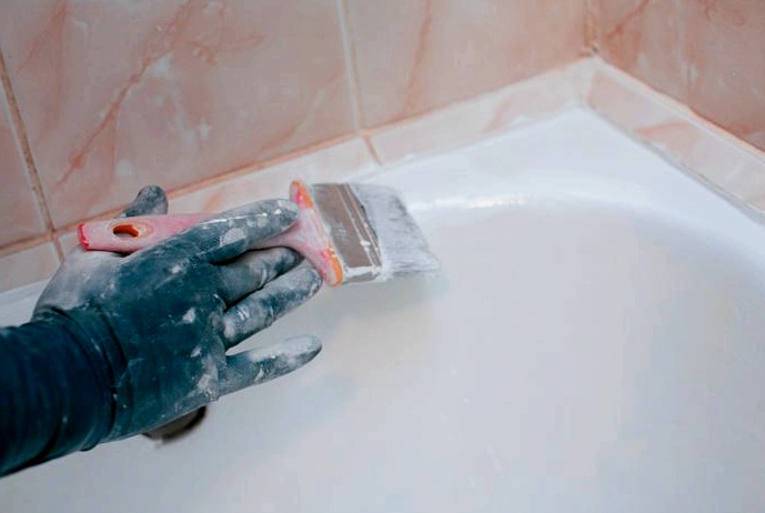 Cómo pulir un baño de acrílico con las manos