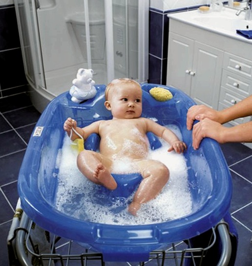 Cómo bañar a un bebé recién nacido