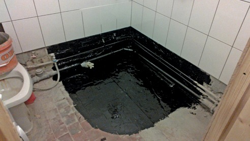 Impermeabilización debajo de pisos de baño de azulejos, instrucción