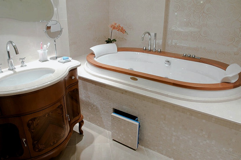¿Cuáles son las alcantarillas con azulejos del baño, sus características?