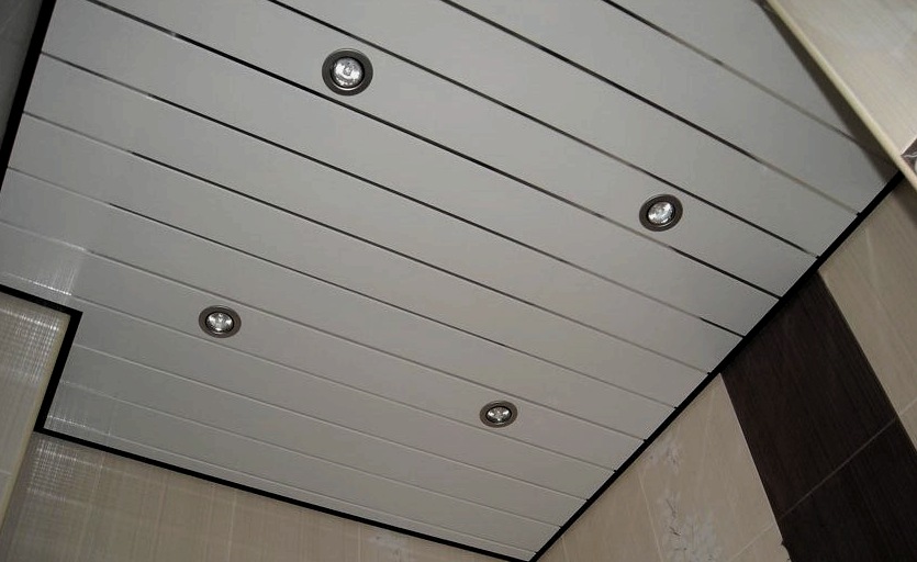 Cómo instalar paneles de PVC en el techo, procedimiento de trabajo