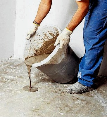 Solera de suelo húmedo: cemento, hormigón, mezclas autonivelantes