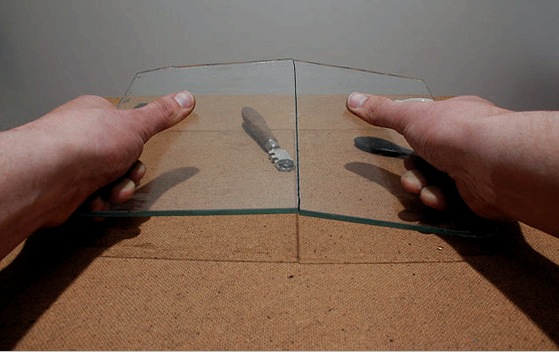 Cortamos vidrio en casa: con un cortador de vidrio y unas simples tijeras