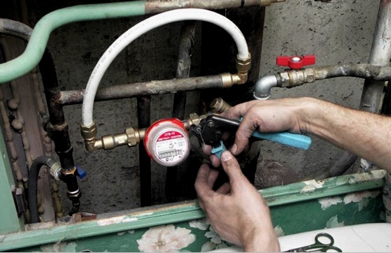 Instalar medidores de agua en un apartamento o casa por su cuenta: ¿es posible y cómo lo necesita?