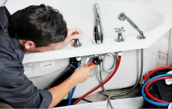 Instrucciones para instalar o reemplazar el mezclador: en el fregadero, la bañera y el fregadero