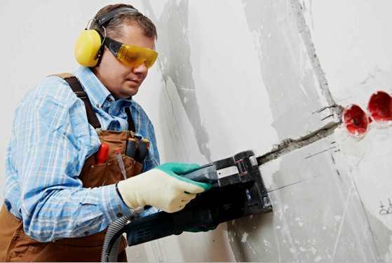 Cómo cincelar paredes para cableado eléctrico: tecnología para el profano